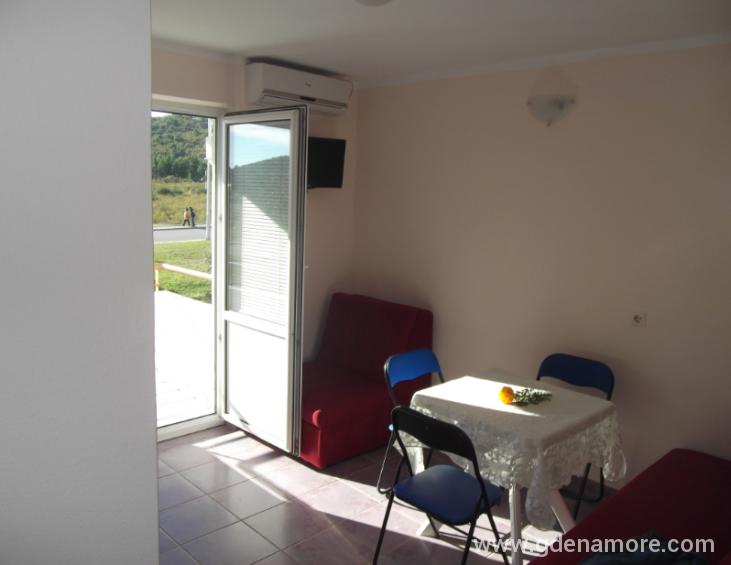 Apartman 5 (dnevna)